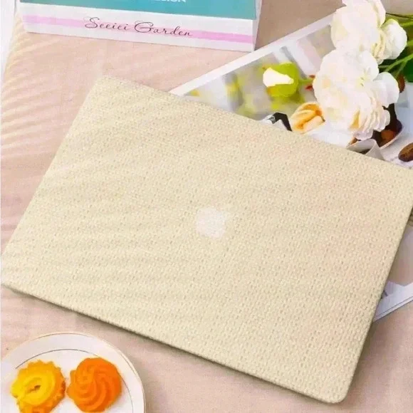 Hard Shell Case for MacBook Pro 13" with Keyboard Cover Beige Textured Slim New - Picture 3 of 12